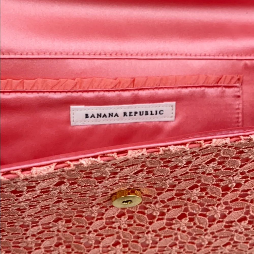 ❤️ Banana Republic Leather Lace Clutch